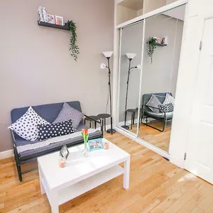 Flat Near Liverpool St & Shoreditch London. Londra